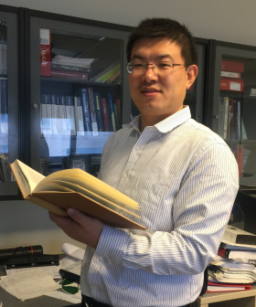 Portrait of Yungang Wang